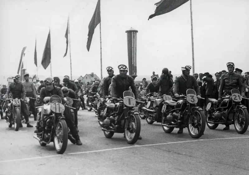MotoGP phát triển từ giải vô địch mô tô Grand Prix ra đời năm 1949 đến hạng đấu tốc độ cao hiện đại
