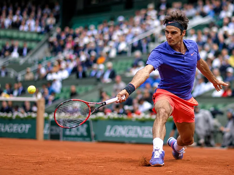 Phong cách của Roger Federer nổi bật với khả năng xử lý bóng sớm, di chuyển thanh thoát và kỹ thuật toàn diện