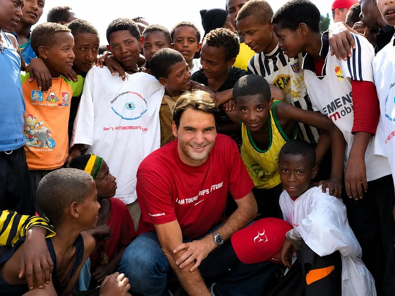 Sức ảnh hưởng của Roger Federer vượt ra ngoài sân đấu thông qua hình ảnh thể thao và các hoạt động cộng đồng