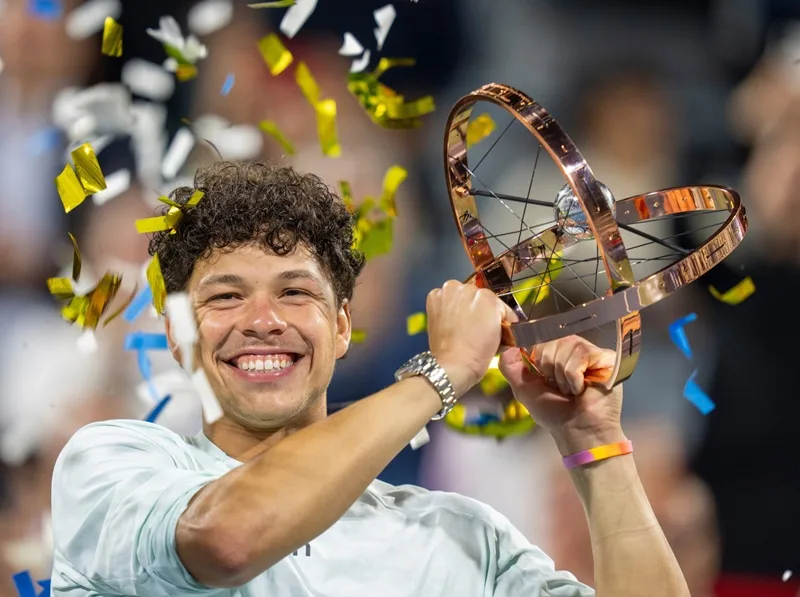 Hành trình vào bán kết US Open 2023 và chức vô địch Canadian Open 2025 là những cột mốc chói lọi của Shelton.